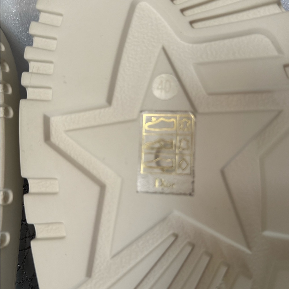 Dior Or Dioract Slide Silver Quilted Lambskin - Picture 9 of 11